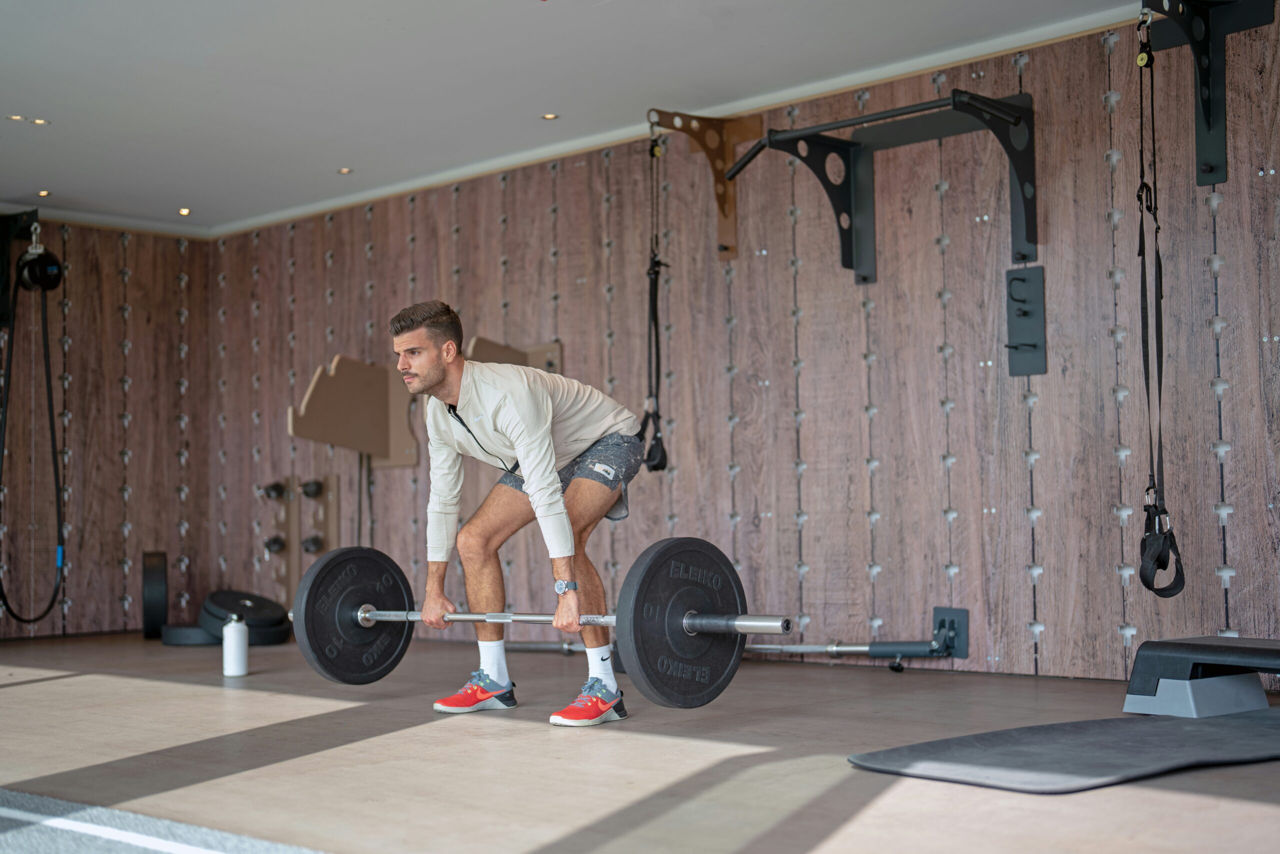Comparison table: free vs paid tools for tracking fitness goals